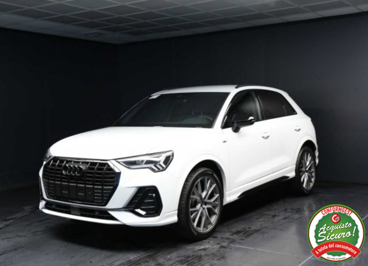 Audi Q3 35 2.0 tdi Identity Black s-tronic