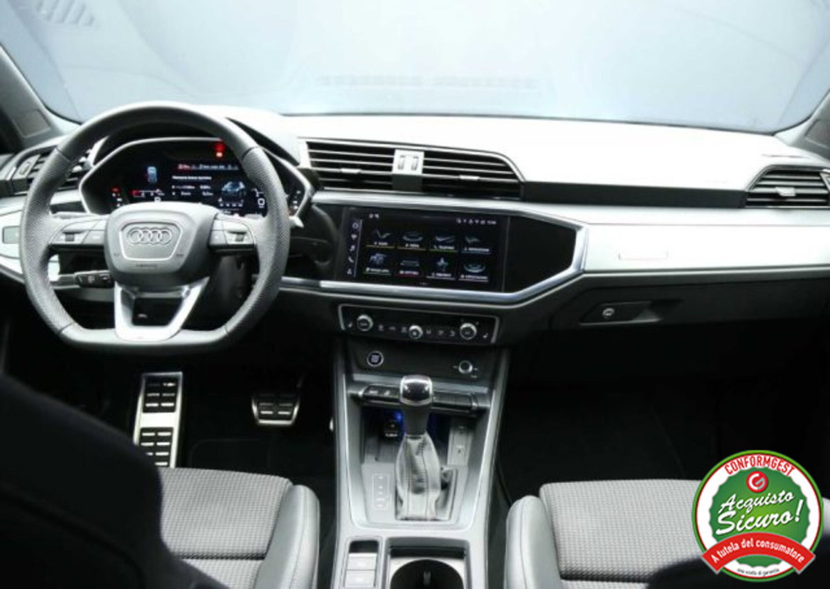 Audi Q3 35 2.0 tdi Identity Black s-tronic (11)