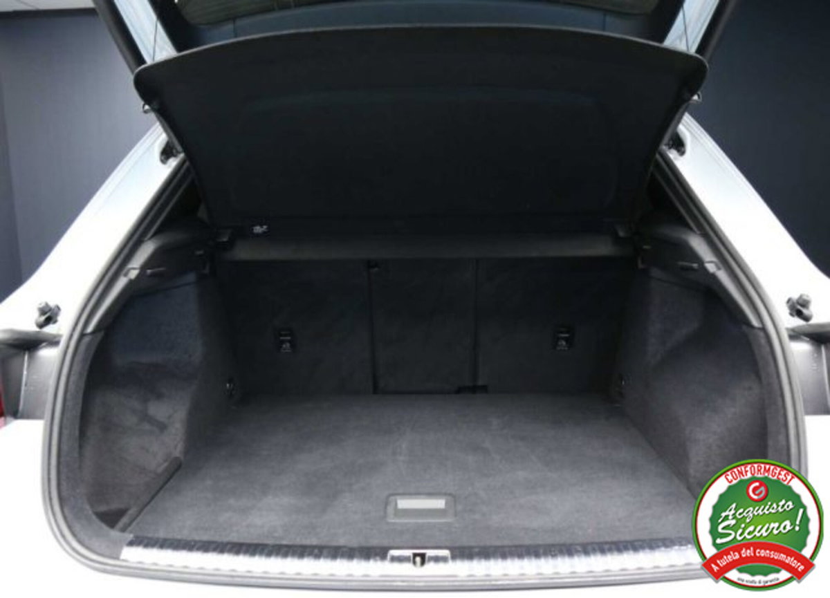 Audi Q3 35 2.0 tdi Identity Black s-tronic (14)