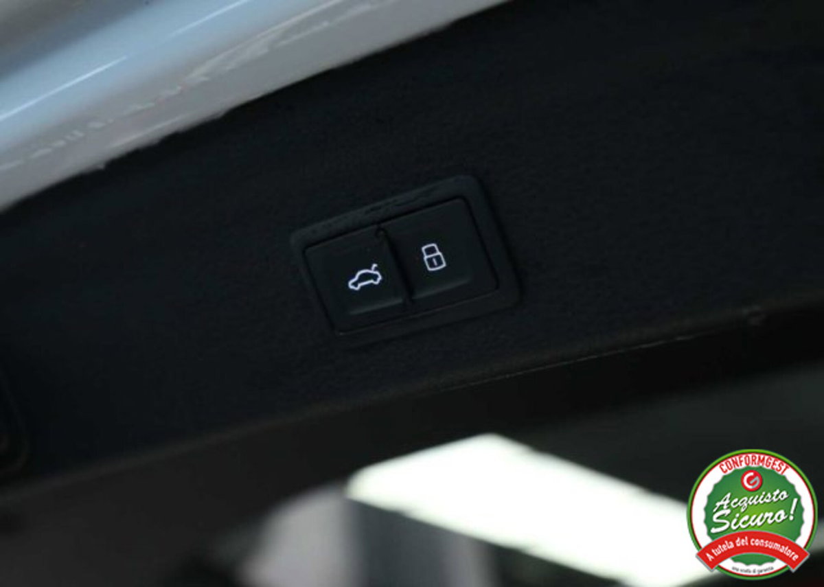 Audi Q3 35 2.0 tdi Identity Black s-tronic (15)