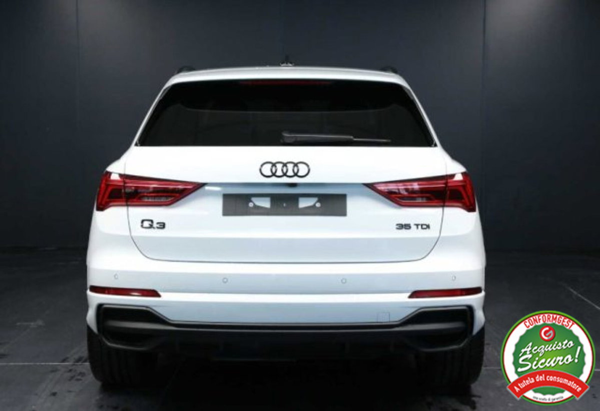 Audi Q3 35 2.0 tdi Identity Black s-tronic (6)
