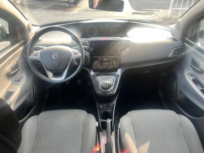 Lancia Ypsilon 1.0 FireFly 5 porte S&S Hybrid Ecochic Gold (11)