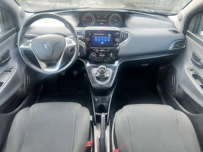Lancia Ypsilon 1.0 FireFly 5 porte S&S Hybrid Ecochic Gold (13)
