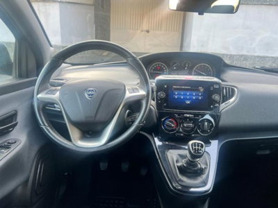 Lancia Ypsilon 1.0 FireFly 5 porte S&S Hybrid Ecochic Gold (14)