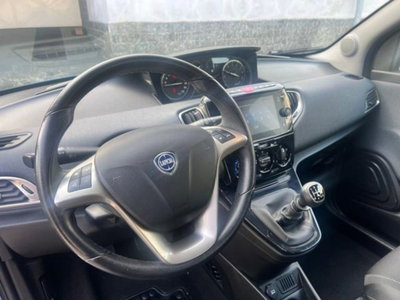 Lancia Ypsilon 1.0 FireFly 5 porte S&S Hybrid Ecochic Gold (18)