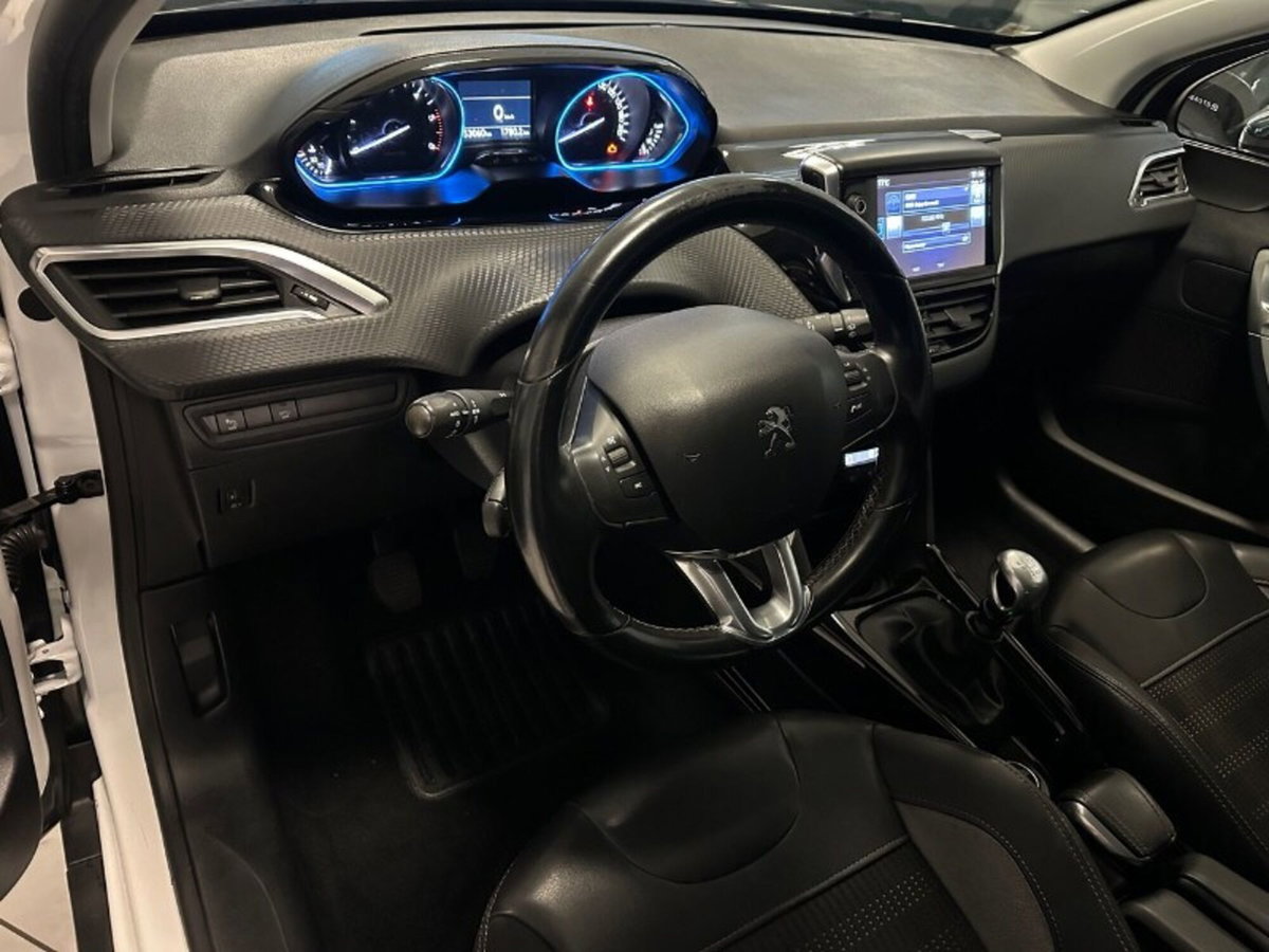 Peugeot 2008 120 S&S Allure (11)