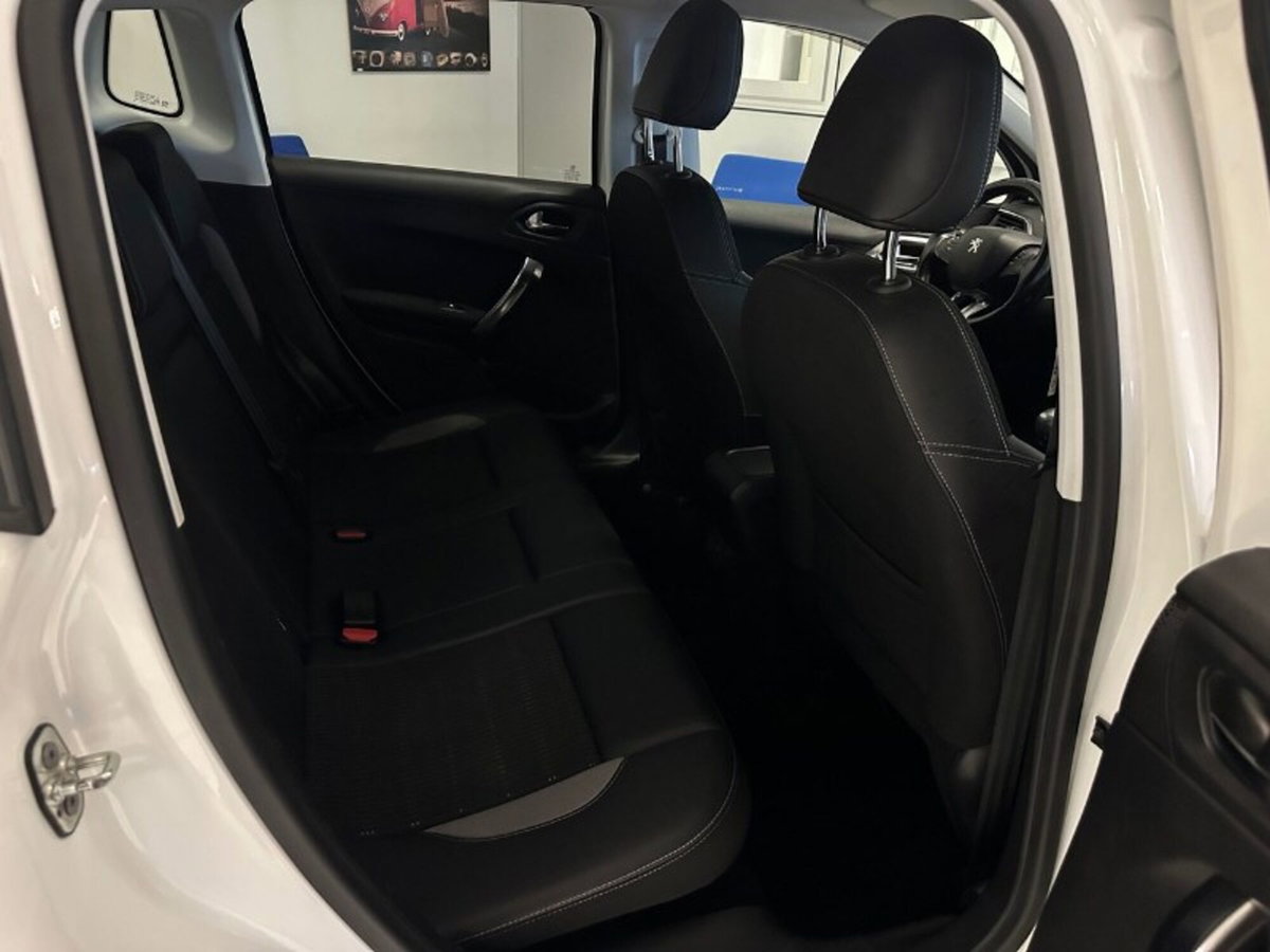 Peugeot 2008 120 S&S Allure (15)