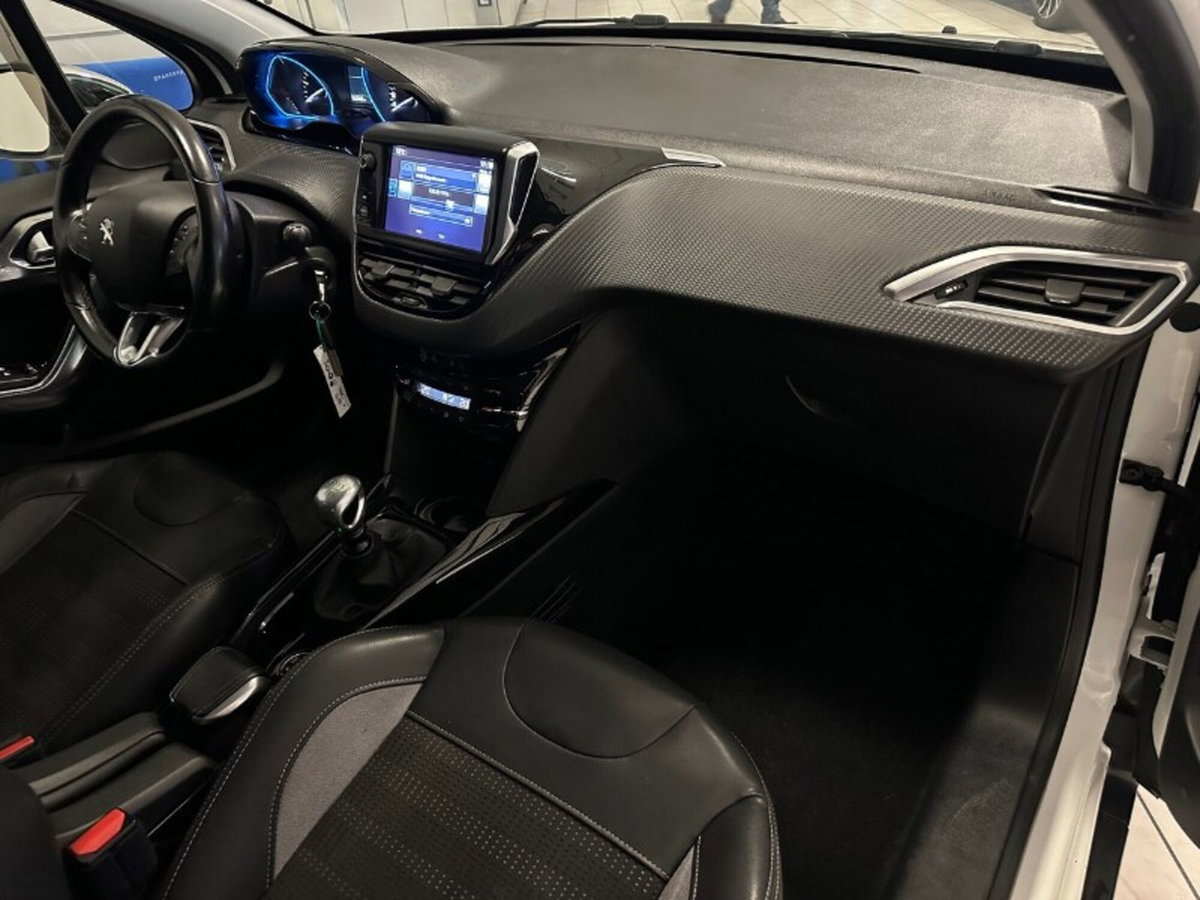 Peugeot 2008 120 S&S Allure (17)