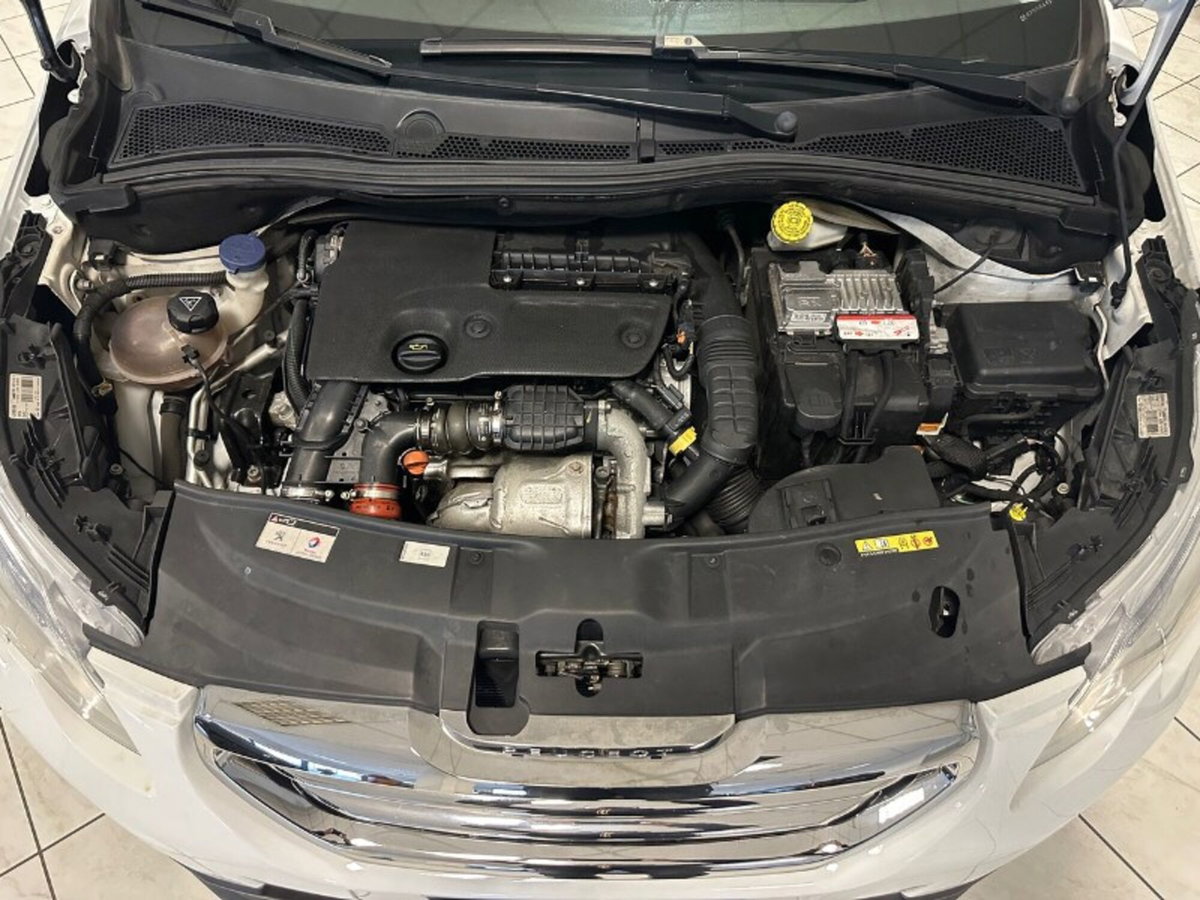 Peugeot 2008 120 S&S Allure (19)