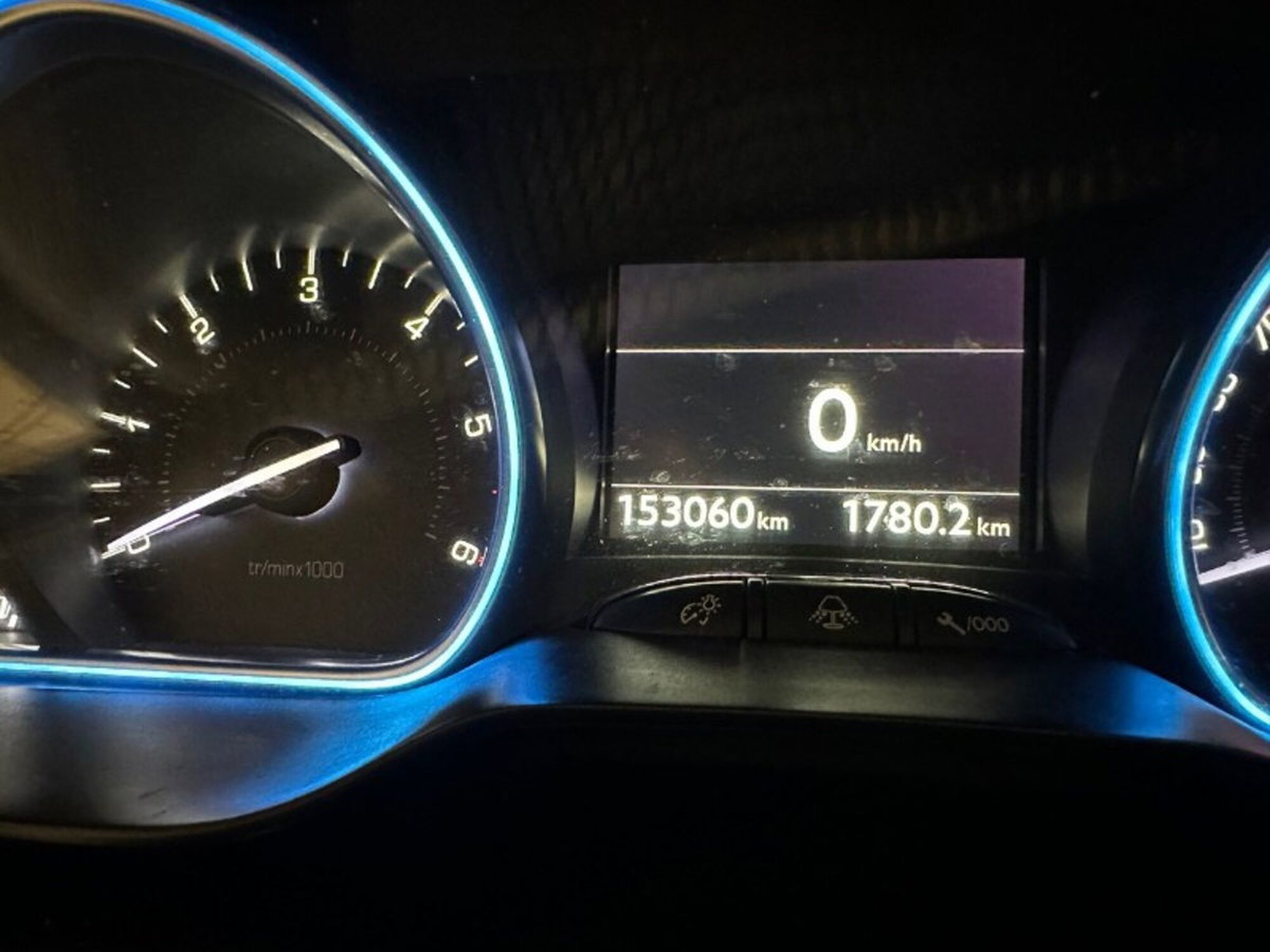 Peugeot 2008 120 S&S Allure (9)
