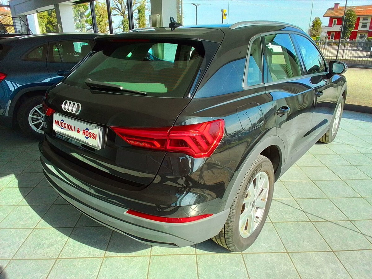 Audi Q3 1.5 tfsi mhev Business 150cv s-tronic (2)