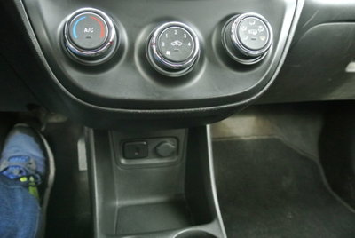 Opel Karl Rocks 1.0 75 CV (13)