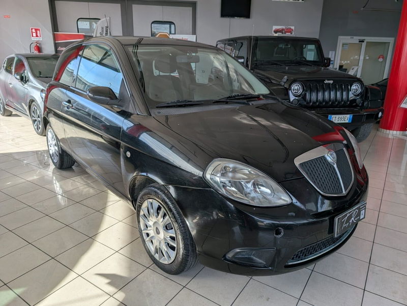 Lancia Ypsilon 1.3 MJT 75 CV Argento