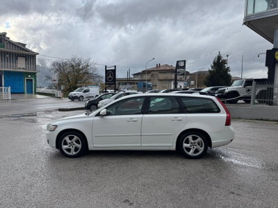 Volvo V50 D2 R-design (2)