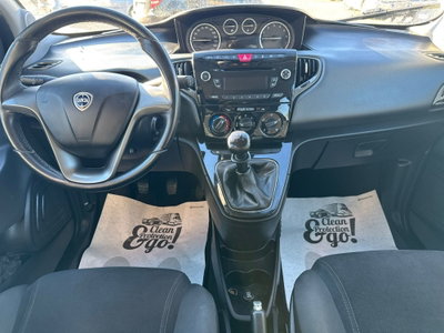 Lancia Ypsilon 1.2 69 CV 5 porte GPL Ecochic Gold (15)