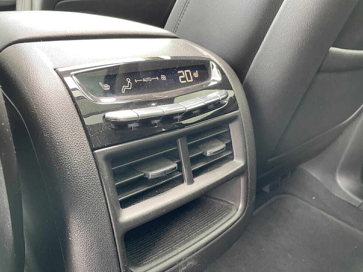 Cadillac XT5 3.6L V6 AWD AT Premium (12)