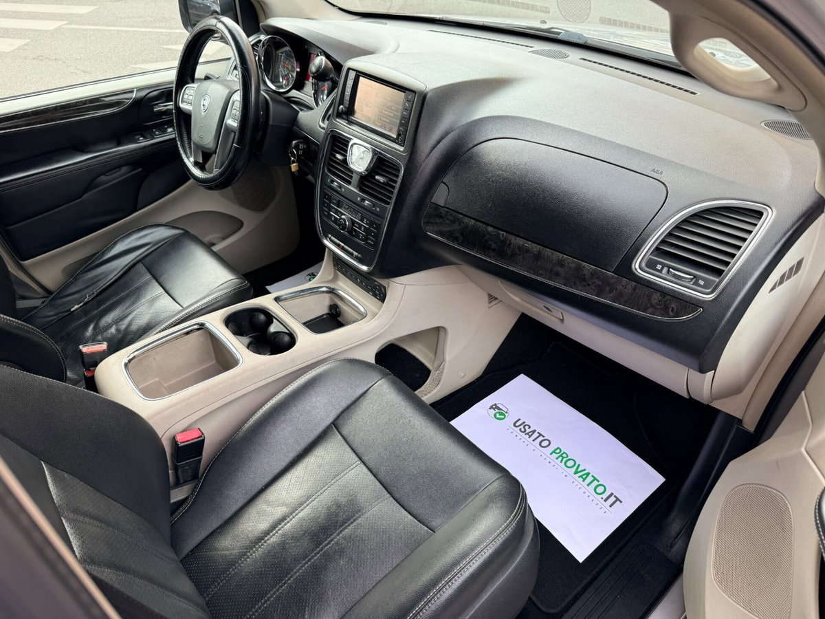 Lancia Voyager 2.8 Turbodiesel Gold 163 CV (17)