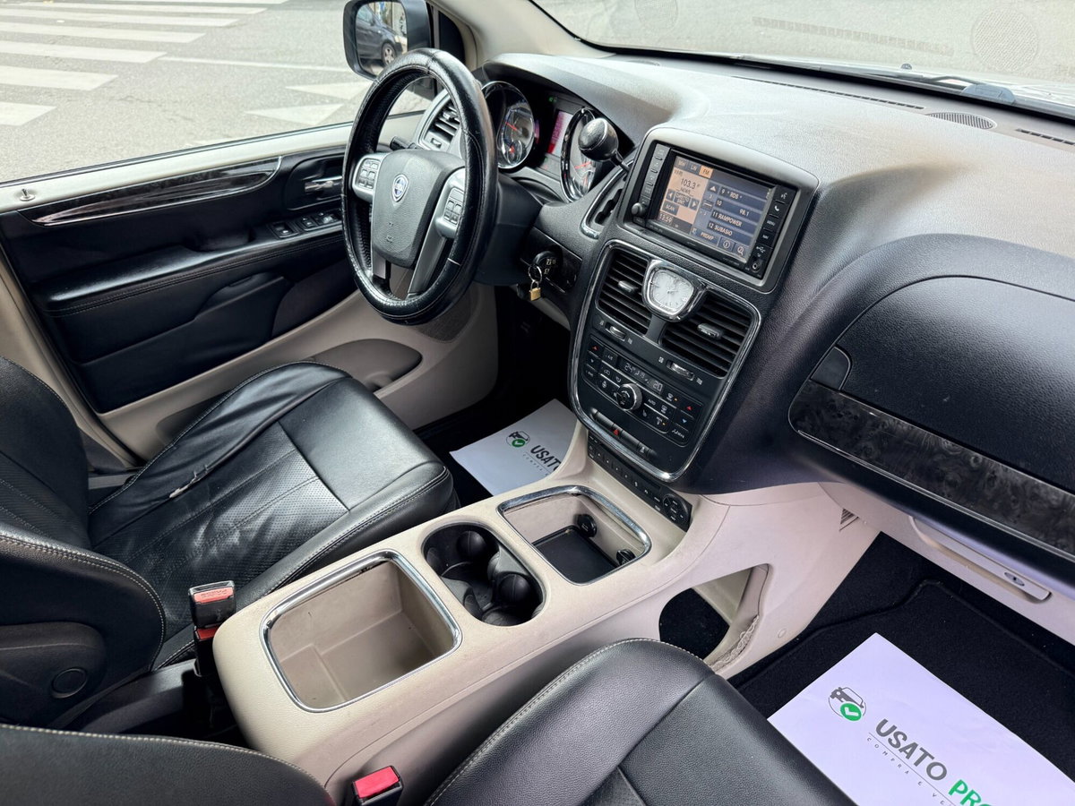 Lancia Voyager 2.8 Turbodiesel Gold 163 CV (19)