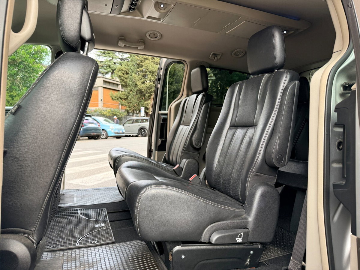 Lancia Voyager 2.8 Turbodiesel Gold 163 CV (9)