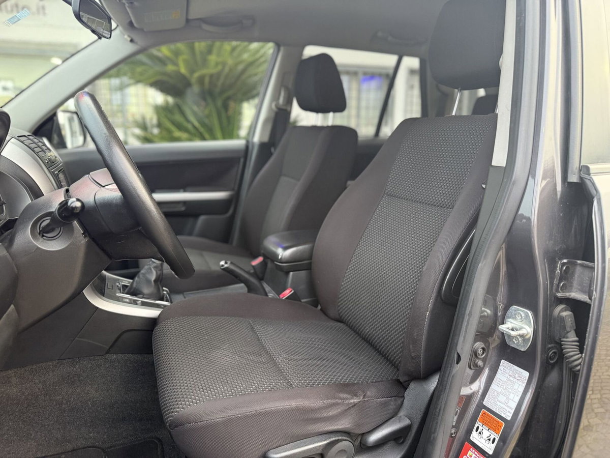 Suzuki Grand Vitara 1.9 DDiS 5 porte Executive (11)
