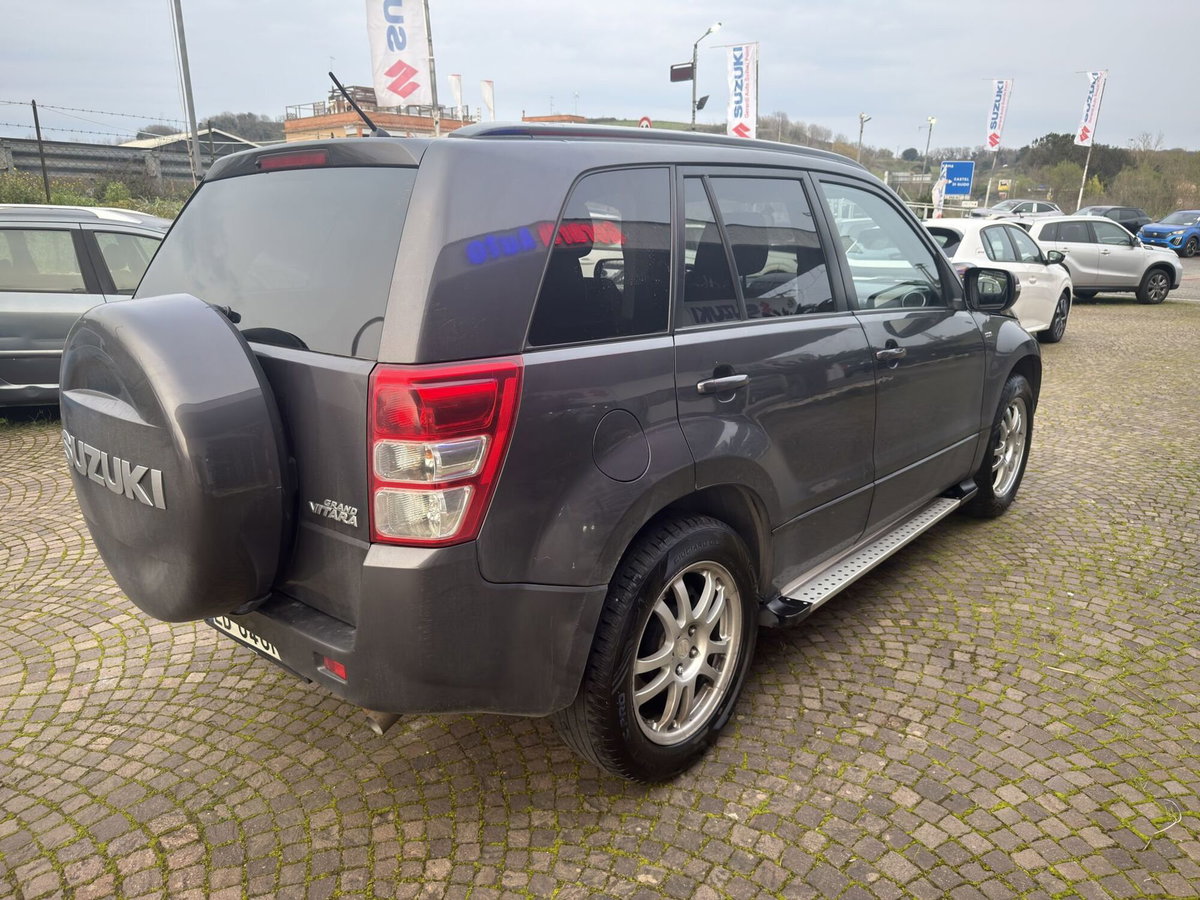 Suzuki Grand Vitara 1.9 DDiS 5 porte Executive (4)