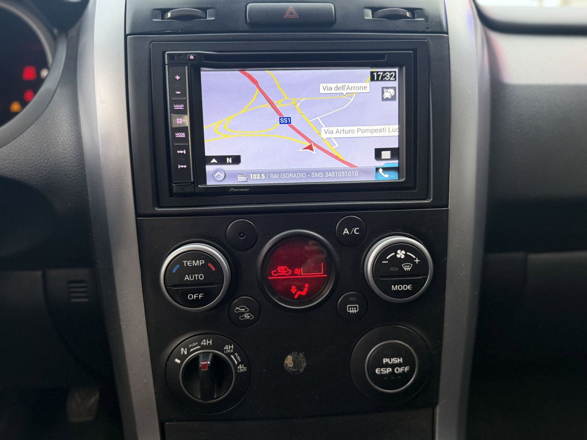 Suzuki Grand Vitara 1.9 DDiS 5 porte Executive (9)