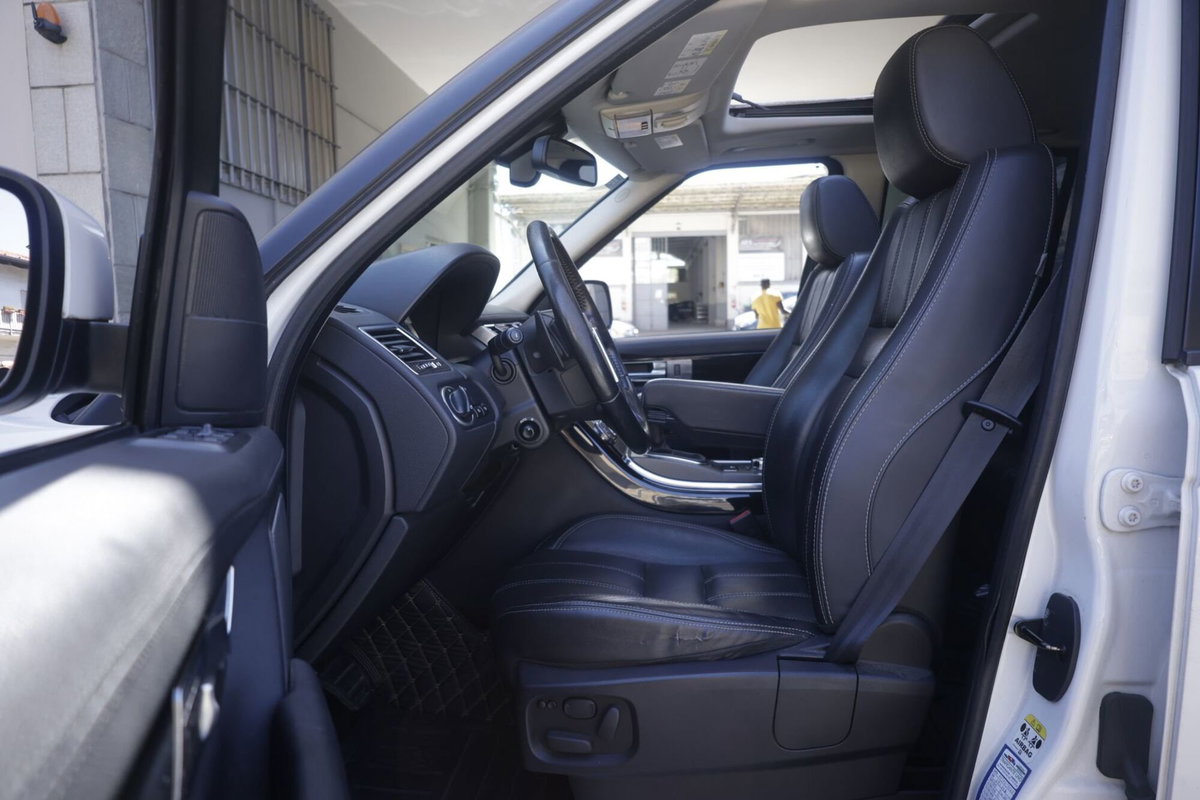 Land Rover Range Rover Sport 3.0 SDV6 HSE (18)