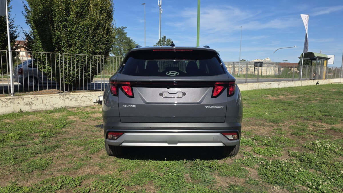Hyundai Tucson 1.6 crdi 48V Business 2wd dct (5)