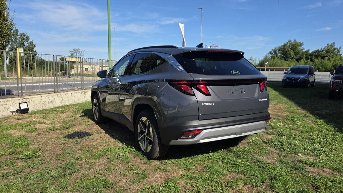 Hyundai Tucson 1.6 crdi 48V Business 2wd dct (6)