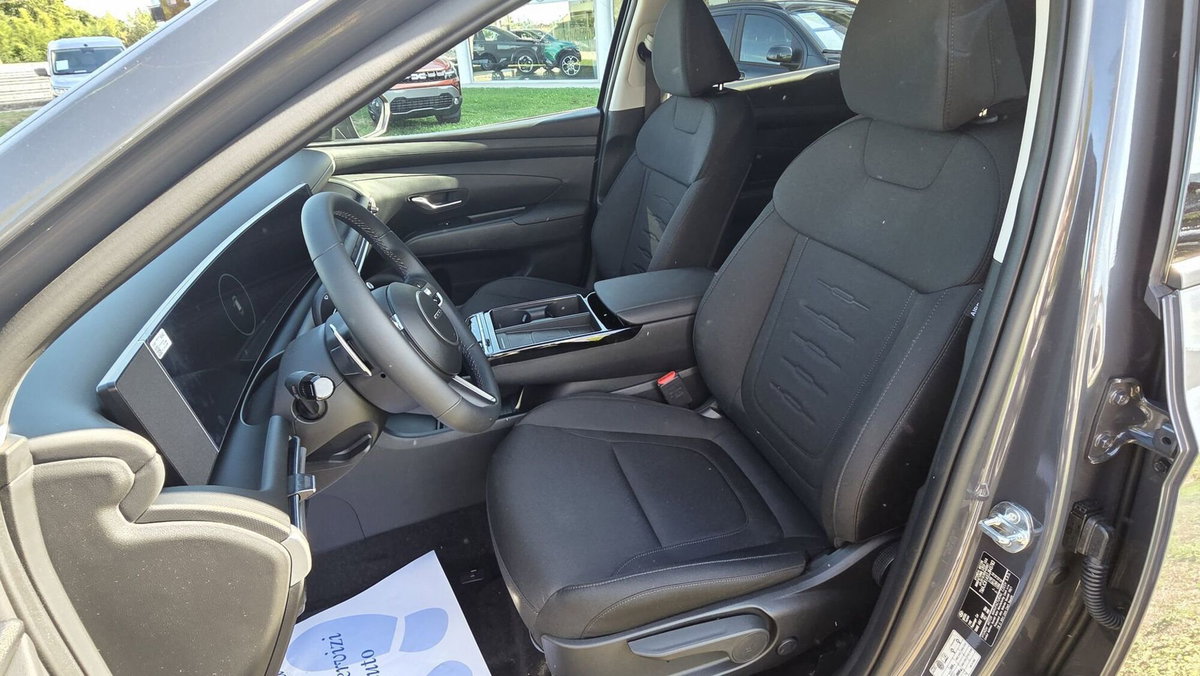 Hyundai Tucson 1.6 crdi 48V Business 2wd dct (8)