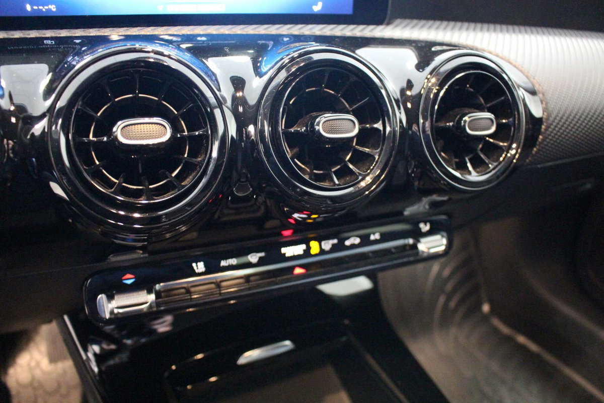 Mercedes-Benz Classe A 180 d Automatic Sport (15)