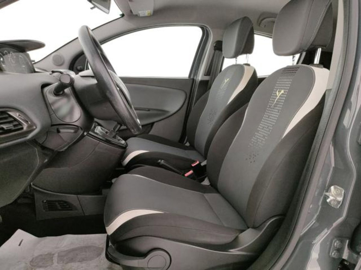 Lancia Ypsilon 1.2 69 CV 5 porte Elefantino (6)