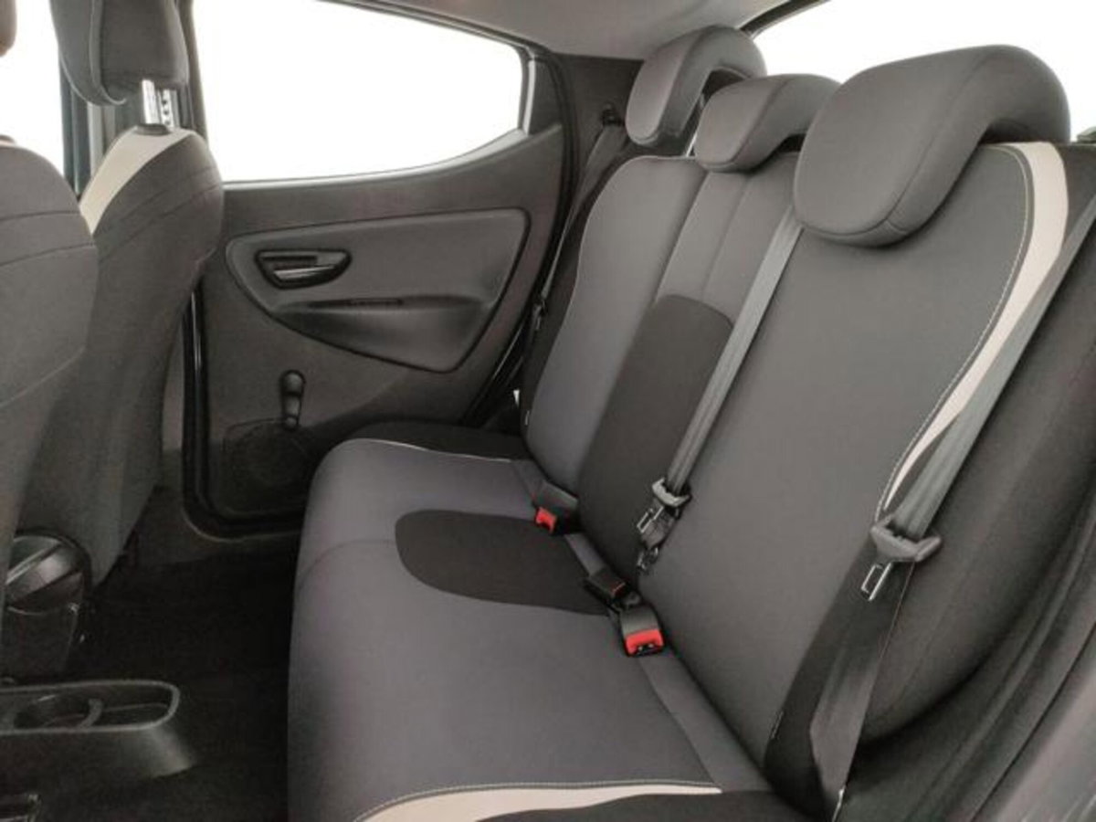 Lancia Ypsilon 1.2 69 CV 5 porte Elefantino (8)