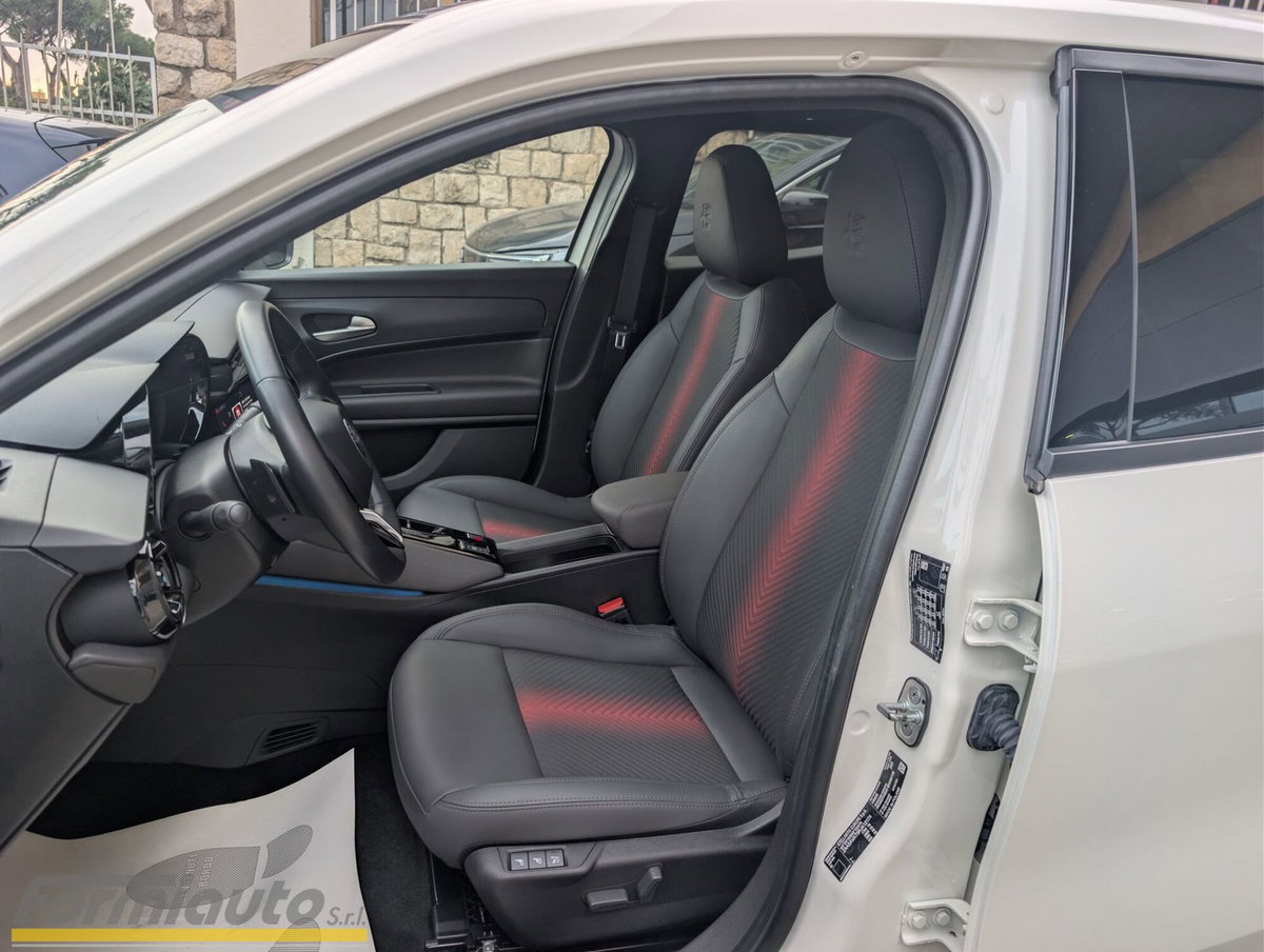 Alfa Romeo Junior 1.2 ibrida Speciale 145cv edct6 (10)