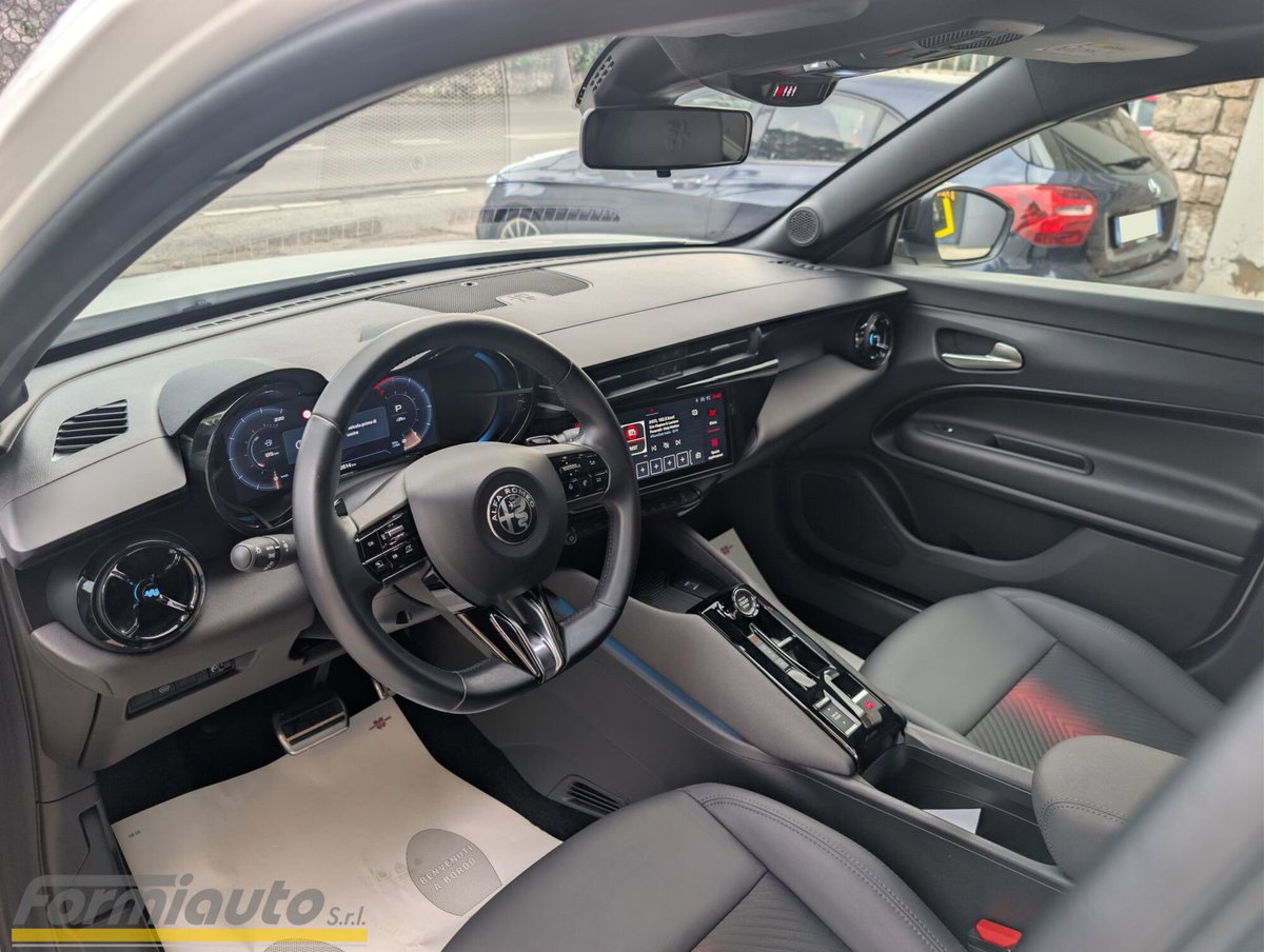 Alfa Romeo Junior 1.2 ibrida Speciale 145cv edct6 (11)