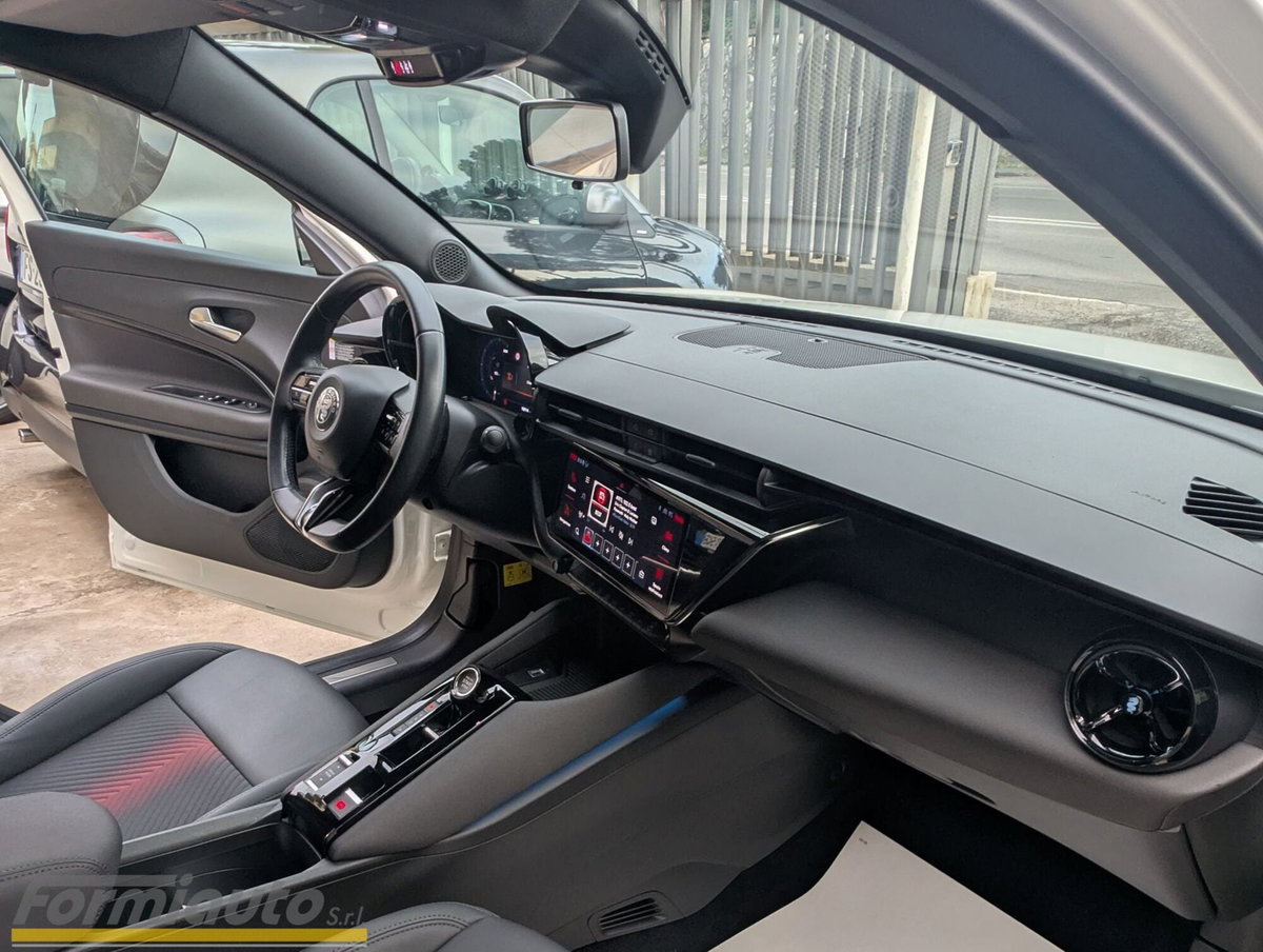 Alfa Romeo Junior 1.2 ibrida Speciale 145cv edct6 (13)
