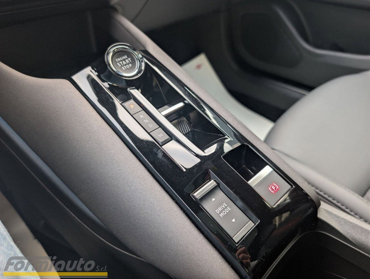 Alfa Romeo Junior 1.2 ibrida Speciale 145cv edct6 (19)