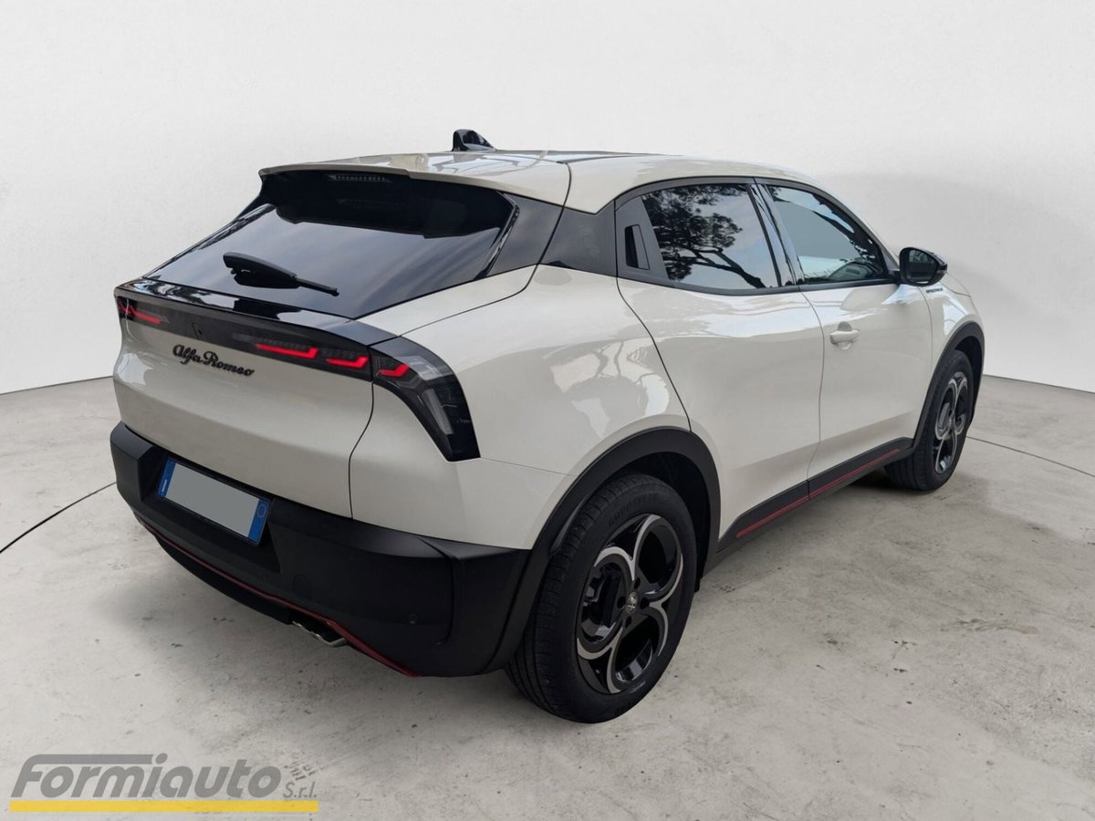 Alfa Romeo Junior 1.2 ibrida Speciale 145cv edct6 (7)
