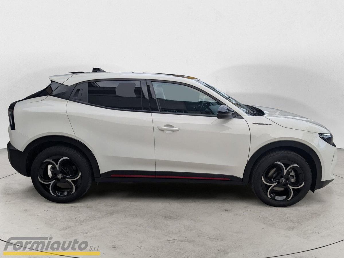 Alfa Romeo Junior 1.2 ibrida Speciale 145cv edct6 (8)