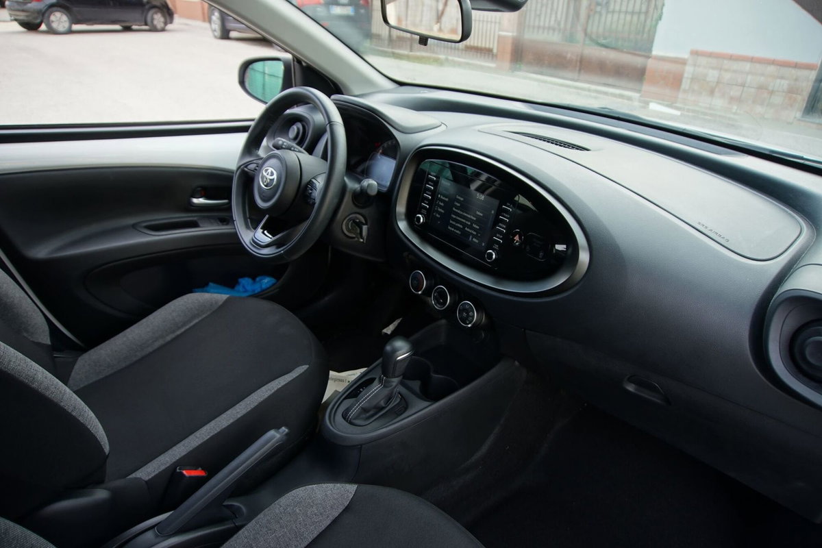 Toyota Aygo X 1.0 VVT-i 72 CV 5 porte Limited S-CVT (9)