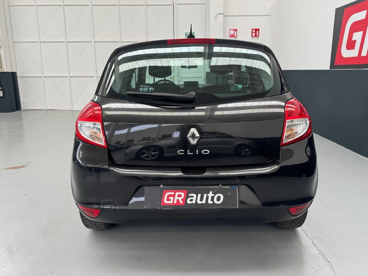 Renault Clio 1.2 16V TCE 100CV 3 porte Luxe (9)