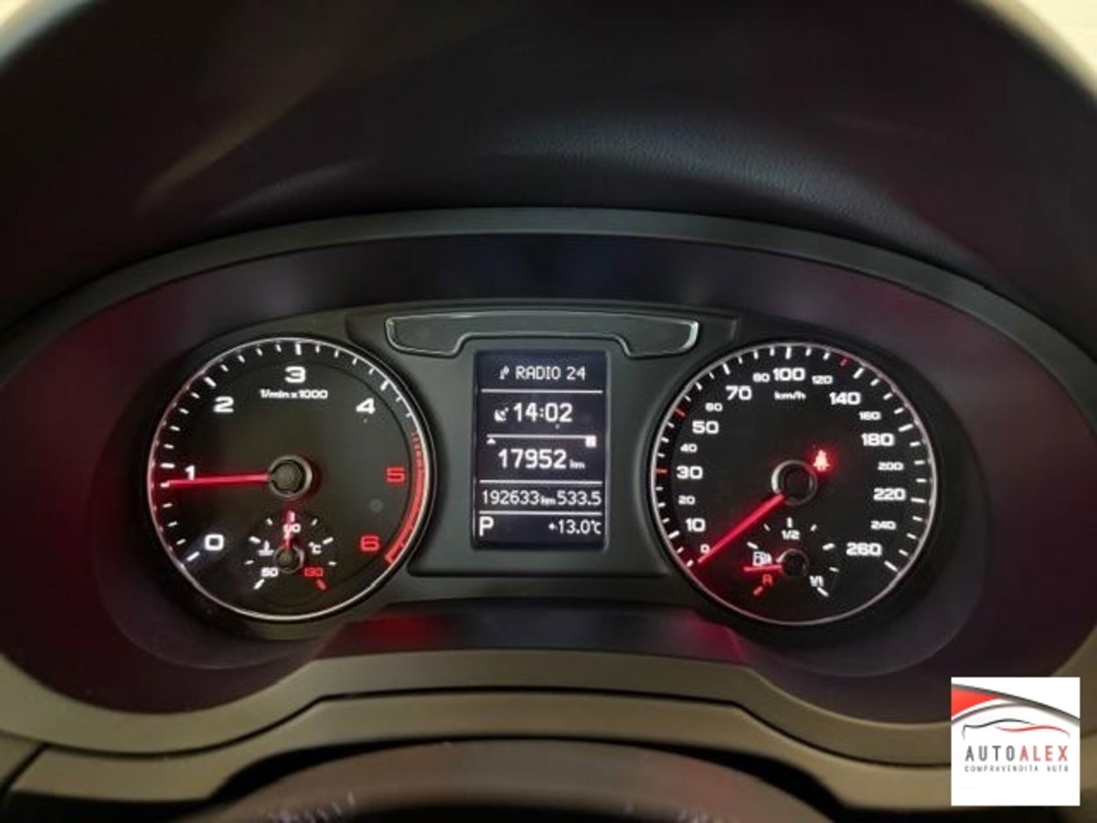 Audi Q3 2.0 TDI 150 CV quattro Sport (18)