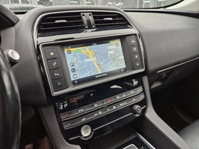 Jaguar F-Pace 2.0 D 180 CV AWD aut. Pure (13)