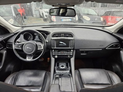 Jaguar F-Pace 2.0 D 180 CV AWD aut. Pure (9)