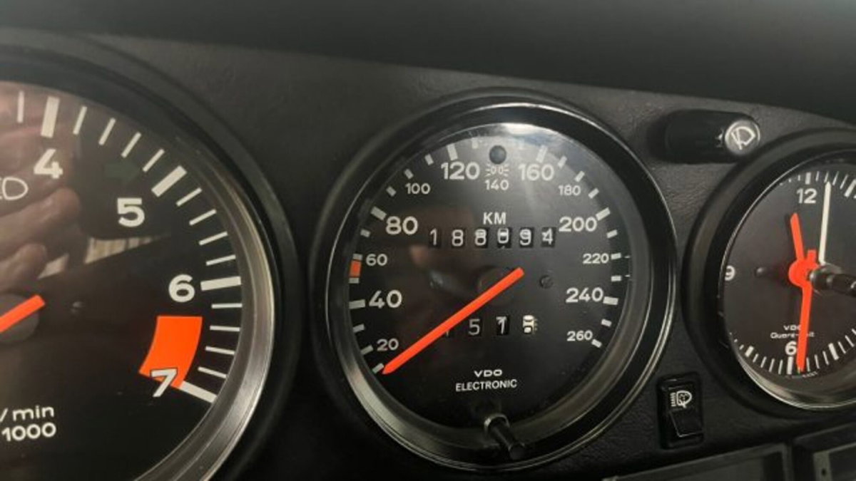 Porsche 911 Cabrio Carrera 3.2 (11)