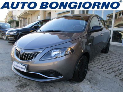 Lancia Ypsilon 1.0 FireFly 5 porte S&S Hybrid Silver Plus usata