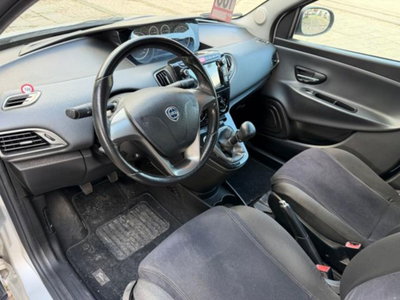 Lancia Ypsilon 1.2 69 CV 5 porte Gold (10)