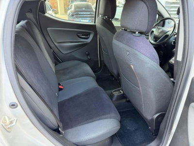 Lancia Ypsilon 1.2 69 CV 5 porte Gold (13)