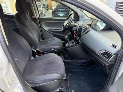 Lancia Ypsilon 1.2 69 CV 5 porte Gold (14)