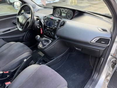 Lancia Ypsilon 1.2 69 CV 5 porte Gold (15)